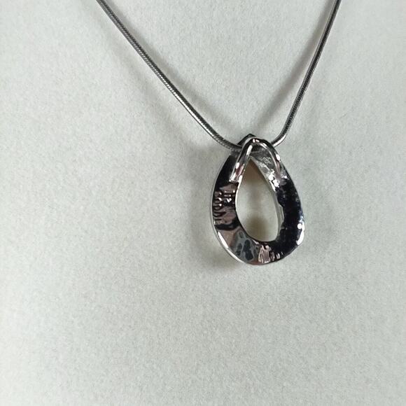 Vintage Lia Sophia Silver Tone Green Rhinestone Teardrop Pendant Necklace - Picture 5 of 6